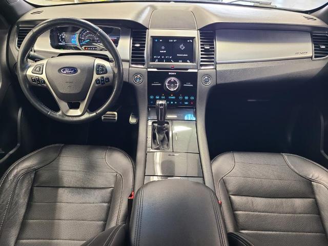 Photo of 2018 Magnetic Metallic Ford Taurus