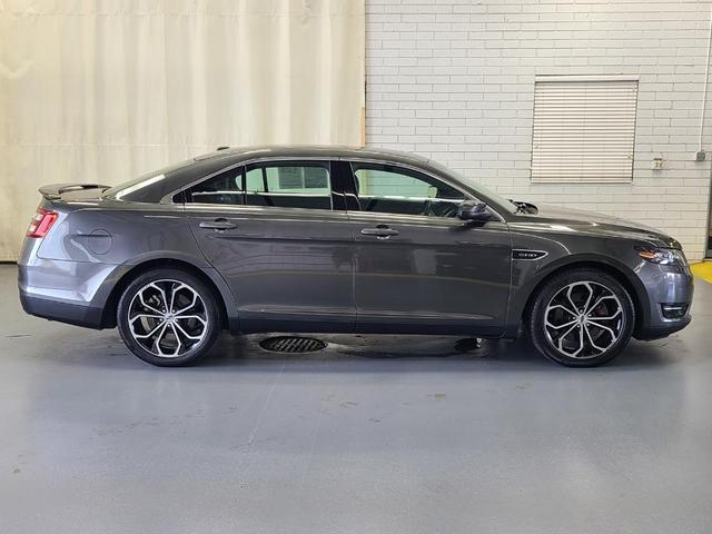 Photo of 2018 Magnetic Metallic Ford Taurus