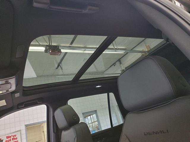 Photo of 2025 Onyx Black GMC Yukon