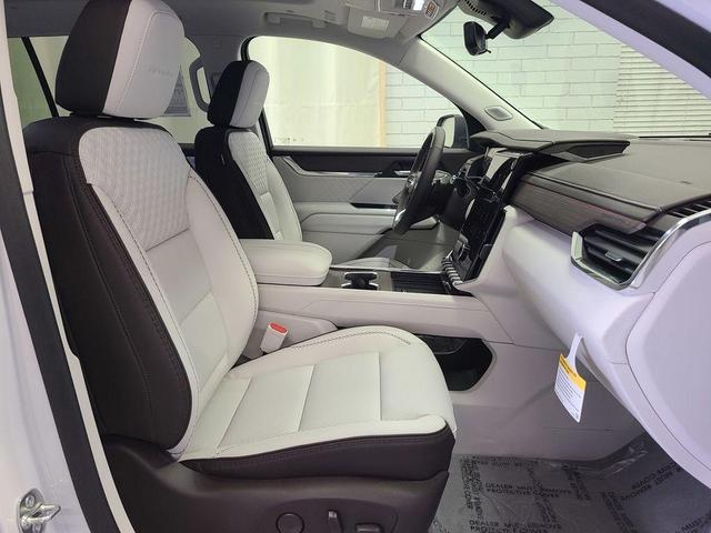 Photo of 2025 White Frost Tri-Coat GMC Acadia