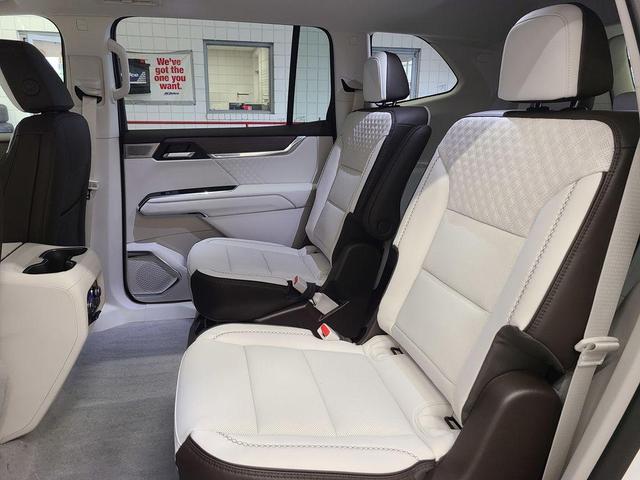 Photo of 2025 White Frost Tri-Coat GMC Acadia