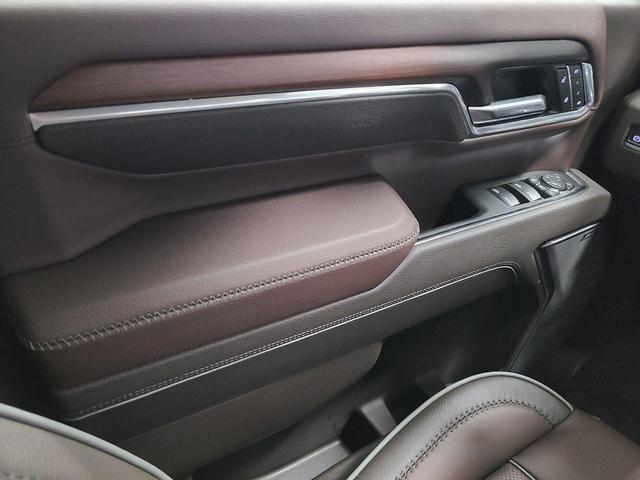 Photo of 2025 Summit White GMC Sierra 2500