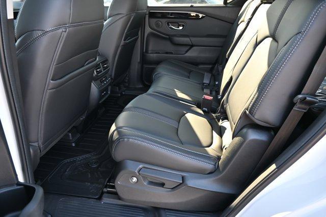 Photo of 2025 Platinum White Pearl Honda Pilot