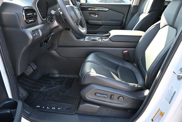 Photo of 2025 Platinum White Pearl Honda Pilot