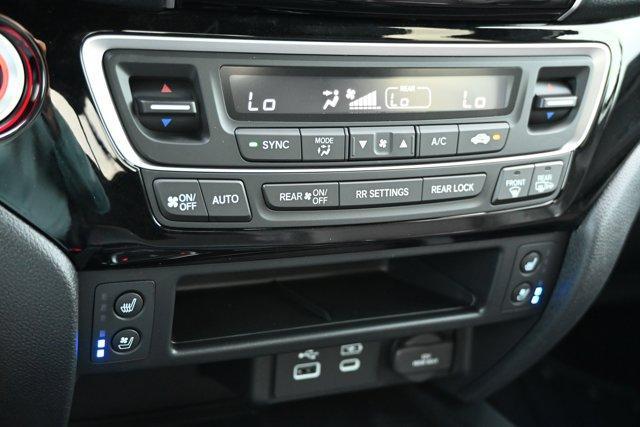 Photo of 2025 Platinum White Pearl Honda Ridgeline