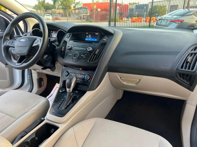 Photo of 2017 Oxford White Ford Focus