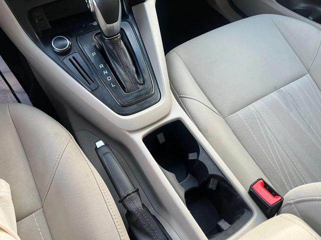 Photo of 2017 Oxford White Ford Focus