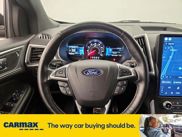 Photo of 2022 Black Ford Edge
