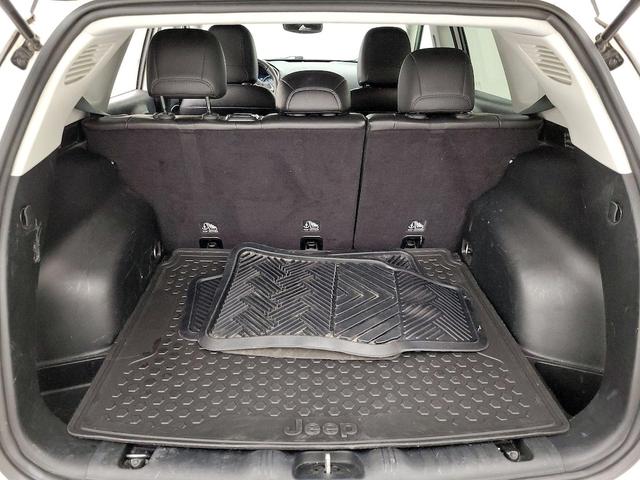 Photo of 2018 White Jeep Compass