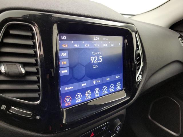 Photo of 2018 White Jeep Compass
