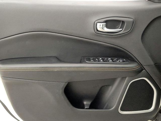 Photo of 2018 White Jeep Compass