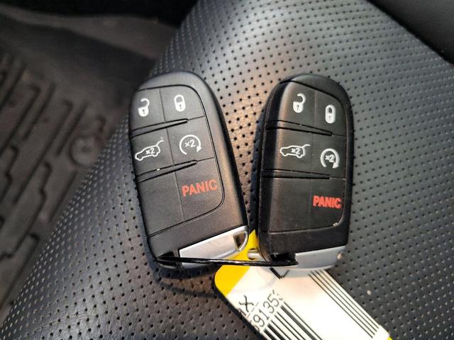 Photo of 2021 Black Jeep Grand Cherokee