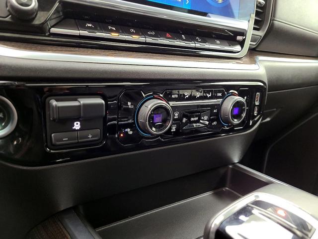 Photo of 2022 Black Chevrolet Silverado 1500