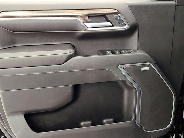 Photo of 2022 Black Chevrolet Silverado 1500