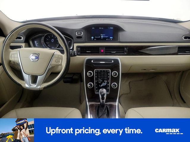 Photo of 2016 Gold Volvo XC70