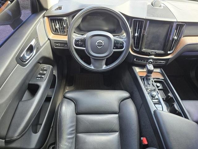 Photo of 2019 Onyx Black Metallic Volvo XC60