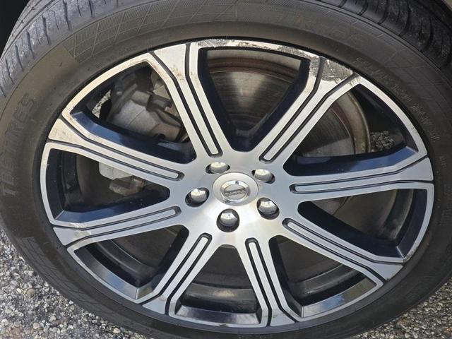 Photo of 2019 Onyx Black Metallic Volvo XC60