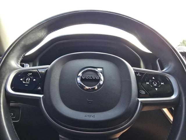 Photo of 2019 Onyx Black Metallic Volvo XC60