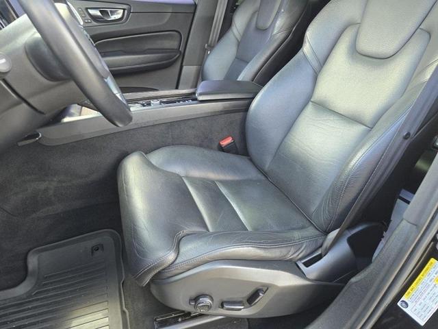 Photo of 2019 Onyx Black Metallic Volvo XC60