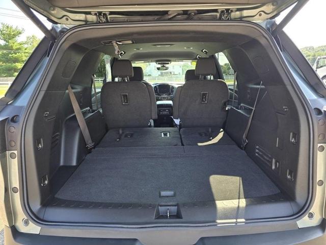 Photo of 2022 Silver Sage Metallic Chevrolet Traverse