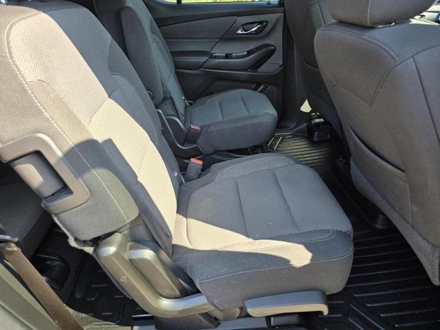 Photo of 2022 Silver Sage Metallic Chevrolet Traverse