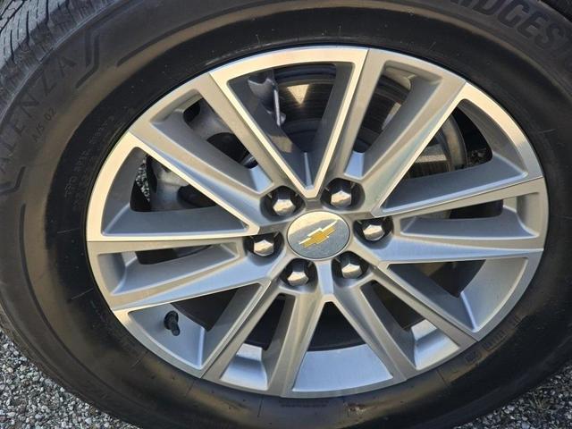 Photo of 2022 Silver Sage Metallic Chevrolet Traverse