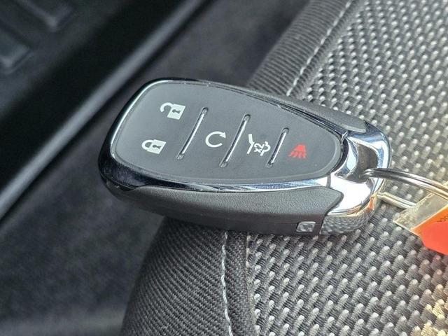 Photo of 2022 Silver Sage Metallic Chevrolet Traverse