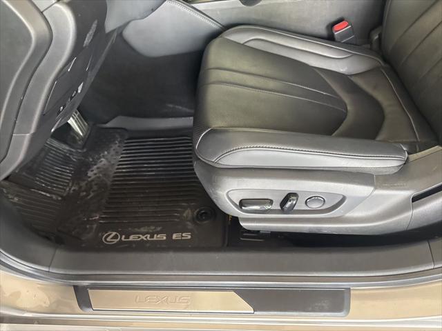 Photo of 2019 Atomic Silver Lexus ES 350