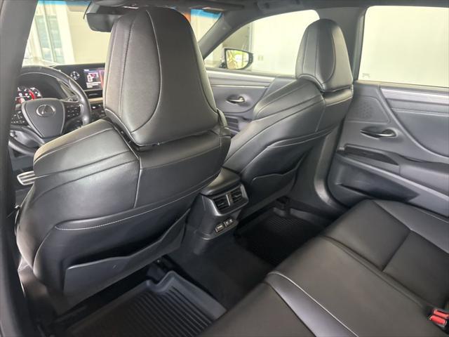 Photo of 2019 Atomic Silver Lexus ES 350