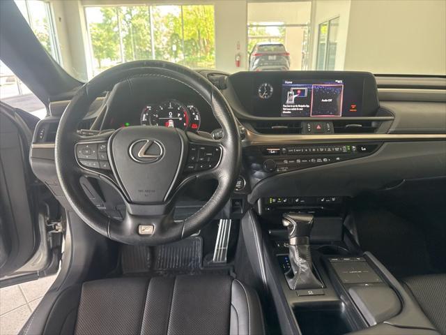 Photo of 2019 Atomic Silver Lexus ES 350