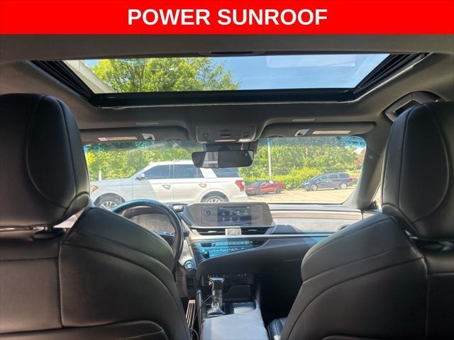Photo of 2019 Atomic Silver Lexus ES 350