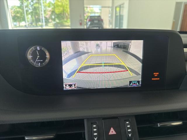 Photo of 2019 Atomic Silver Lexus ES 350