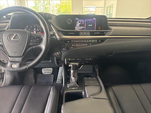 Photo of 2019 Atomic Silver Lexus ES 350