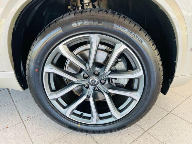 Photo of 2018 Luminous Sand Metallic Volvo XC90