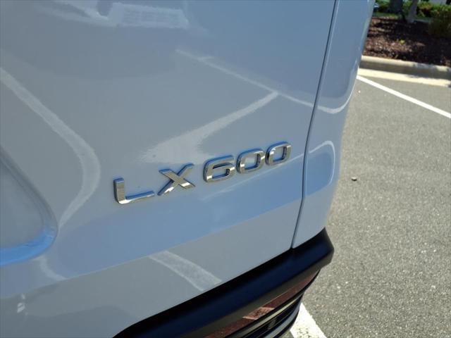 Photo of 2025 Pear Lexus LX 600