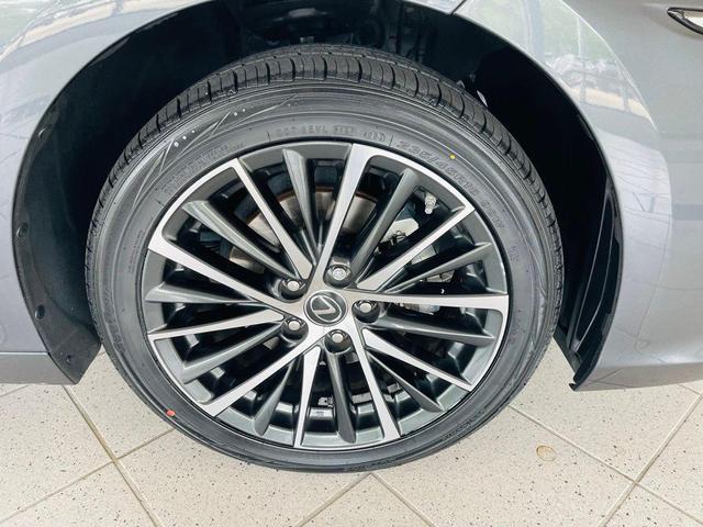 Photo of 2024 Cloudburst Gray Lexus ES 350