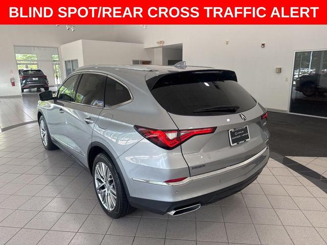 Photo of 2023 Lunar Silver Metallic Acura MDX