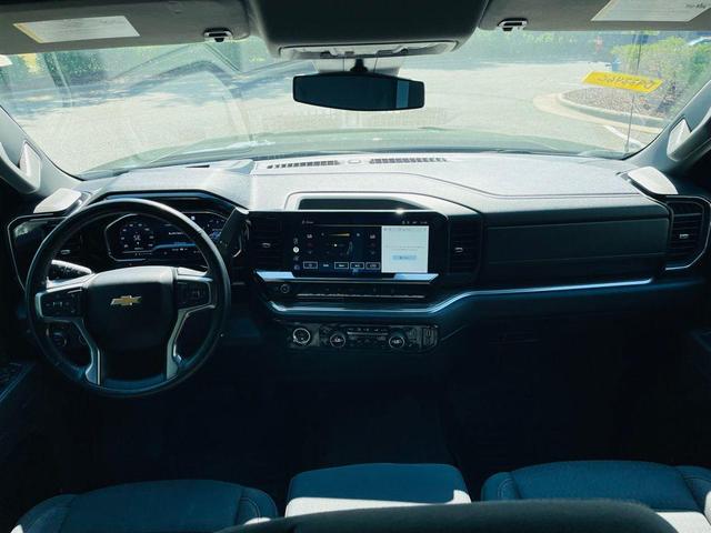 Photo of 2022 Black Chevrolet Silverado 1500