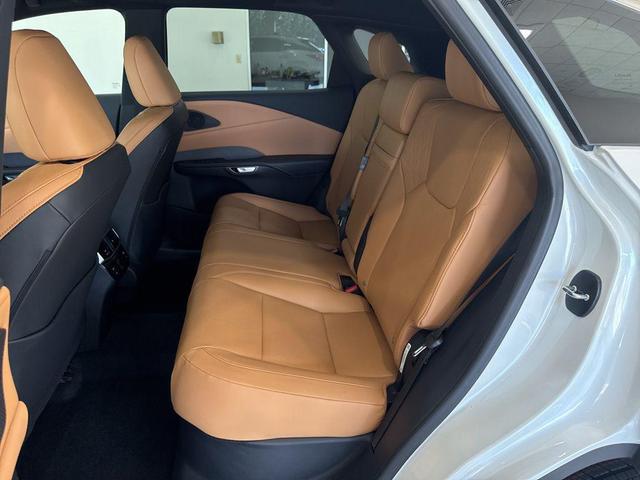 Photo of 2024 Eminent White Pearl Lexus RX 350