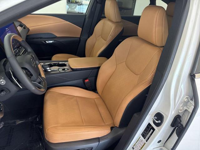 Photo of 2024 Eminent White Pearl Lexus RX 350