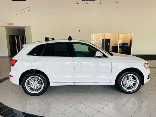 Photo of 2016 Glacier White Audi Q5
