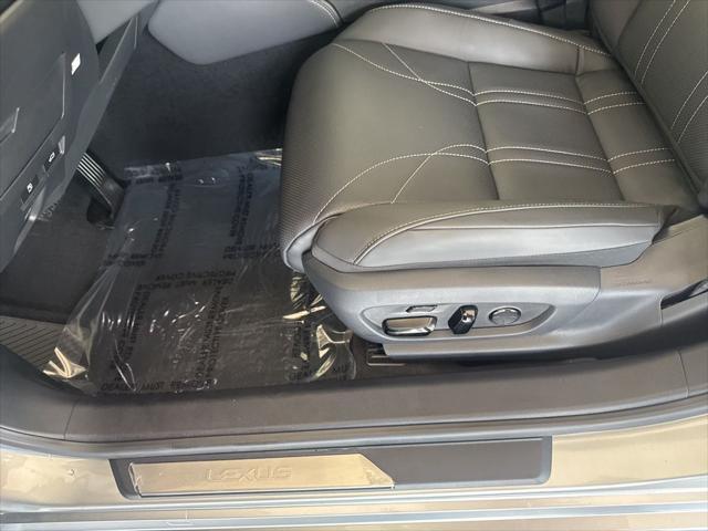 Photo of 2025 Iridium Lexus ES 350