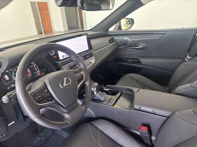 Photo of 2025 Iridium Lexus ES 350