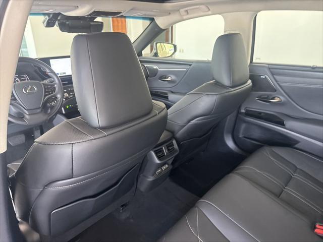 Photo of 2025 Iridium Lexus ES 350