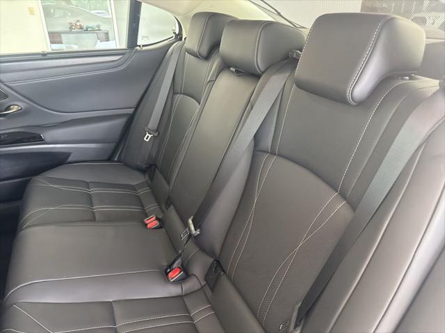 Photo of 2025 Iridium Lexus ES 350