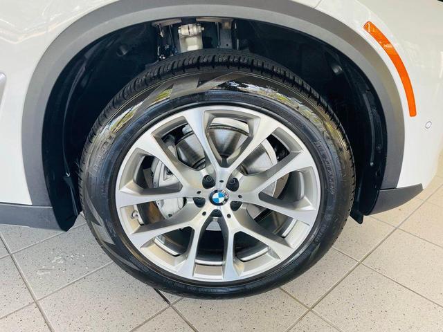 Photo of 2024 Mineral White Metallic BMW X5