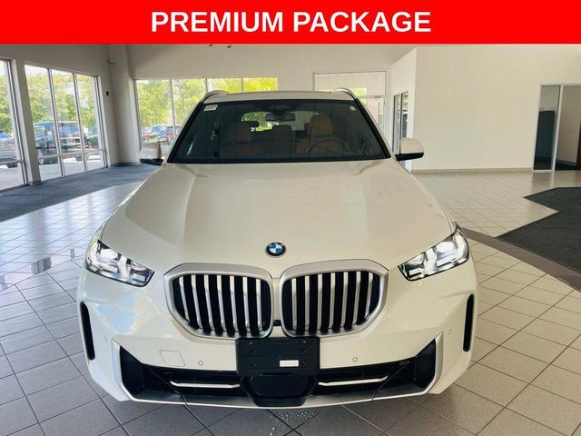 Photo of 2024 Mineral White Metallic BMW X5