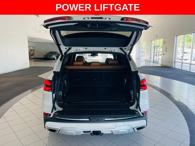 Photo of 2024 Mineral White Metallic BMW X5