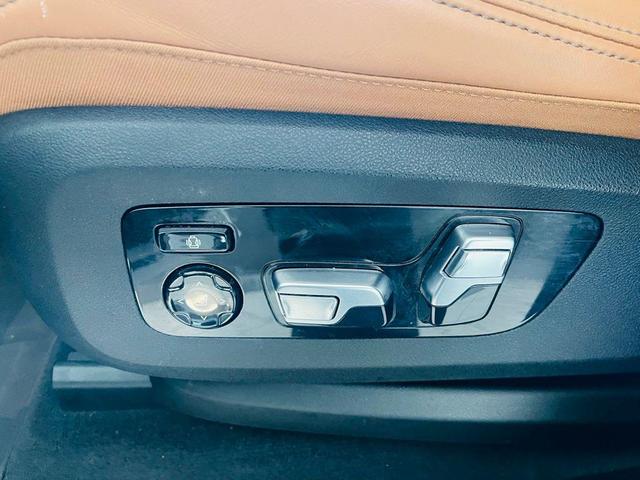 Photo of 2024 Mineral White Metallic BMW X5