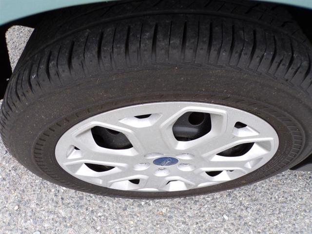Photo of 2012 Green Ford Focus